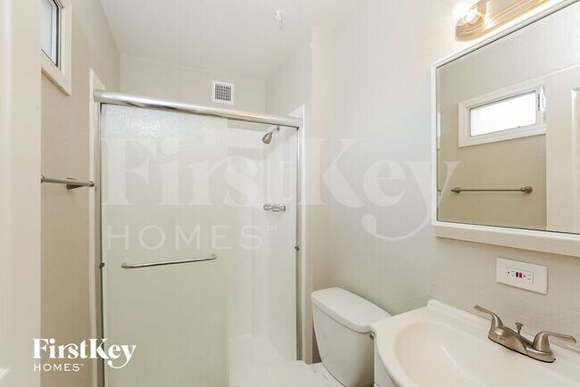 Building Photo - 402 E Dunbar Dr