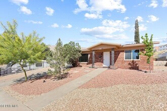 Building Photo - 304 Carnival Dr