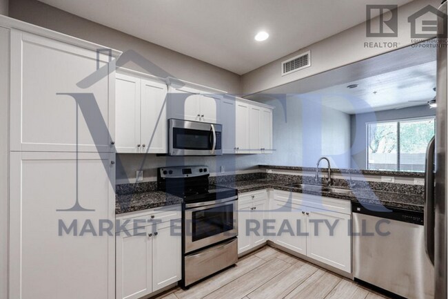 Building Photo - 3Bed/2.5Bath Condo at 35th Ave/Deer Valley...