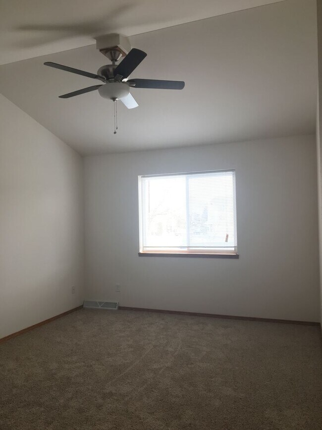 Building Photo - 1405 Glacier Hill Dr