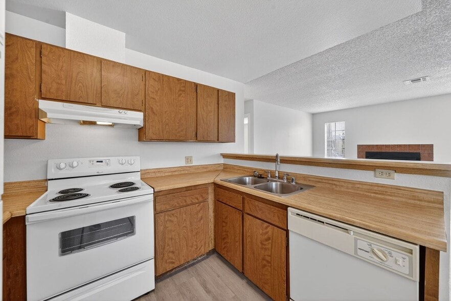 Building Photo - 2702 Alicialynn Way