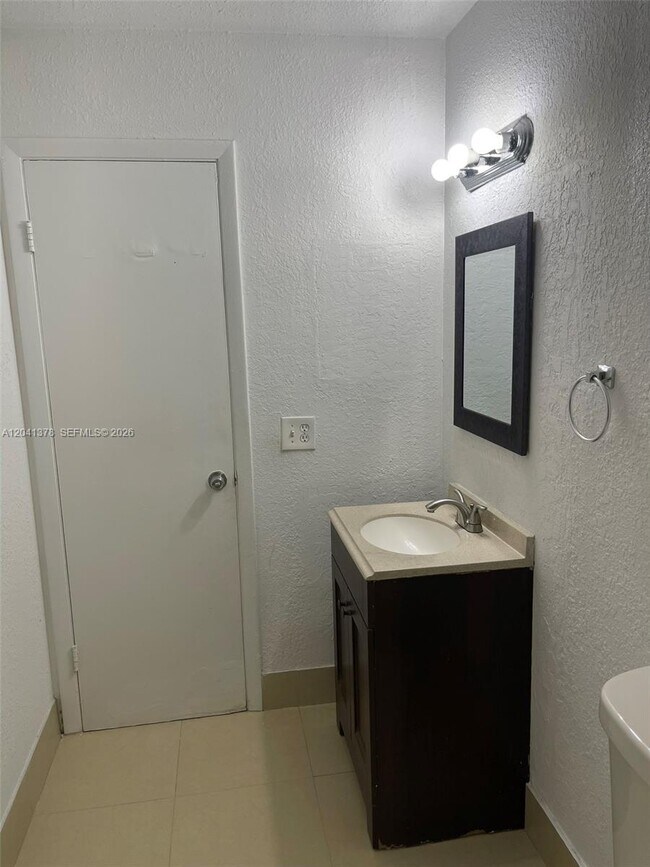 Building Photo - 2580 Coral Springs Dr