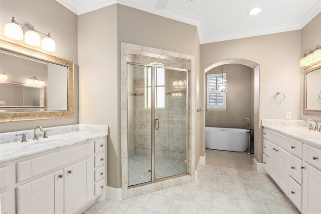 Building Photo - 17 Armand Shore Dr