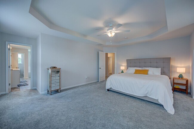 Building Photo - Luxurious 3 bedrooms 2.5 bath home in Nort...