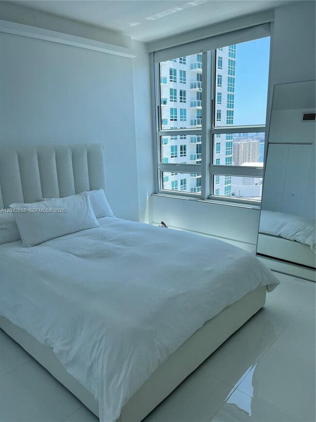 Building Photo - 951 Brickell Ave