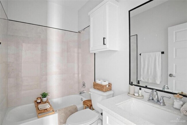 Building Photo - 1511 Playa Dr