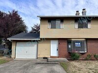 Building Photo - Charming 3-Bed Duplex in Gresham with Spacious 1100 Sq Ft Layout!