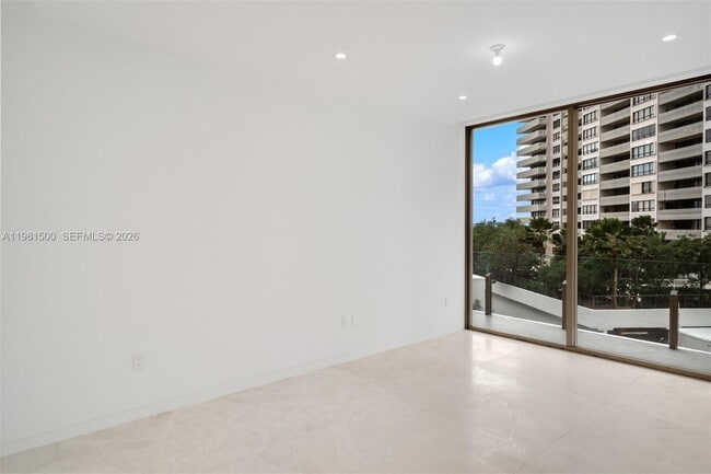 Building Photo - 5 Grove Isle Dr