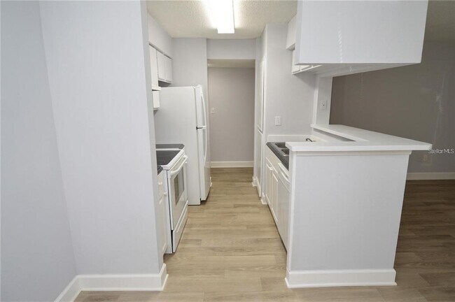 Building Photo - 8758 Mallard Reserve Dr