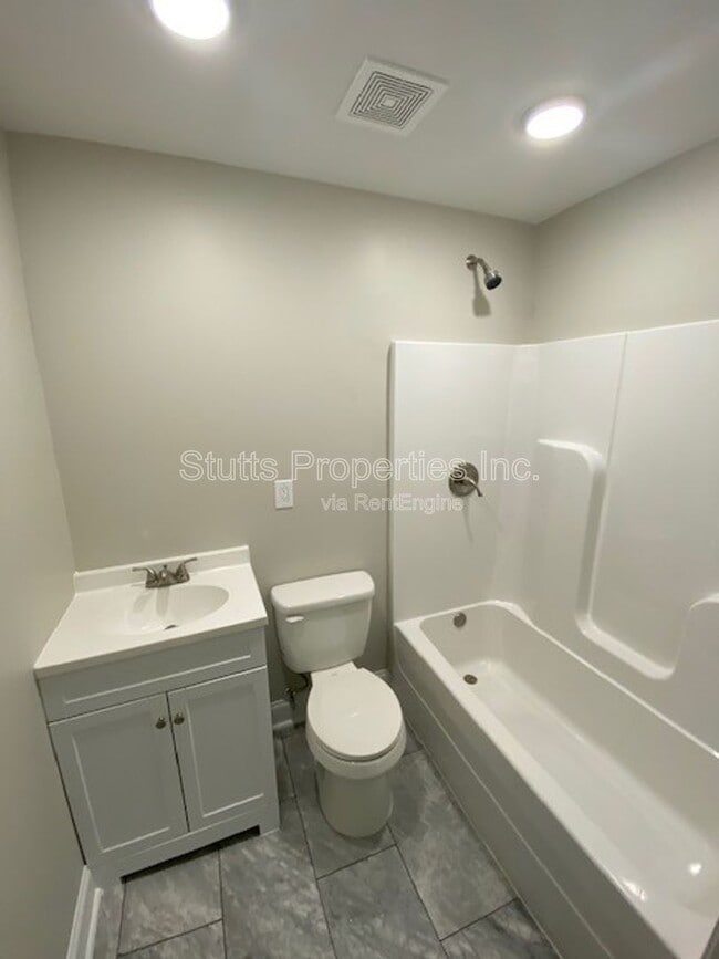 Building Photo - 602 E Mobile St