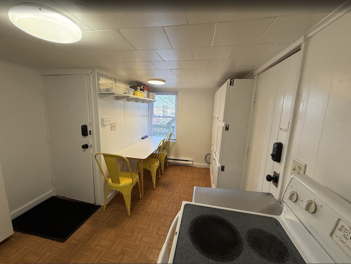 Building Photo - 47 Oak Ter