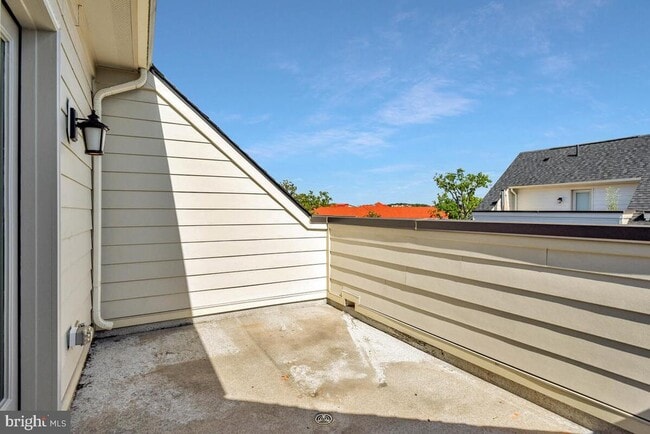 Building Photo - 1003 Sycamore Dr SE