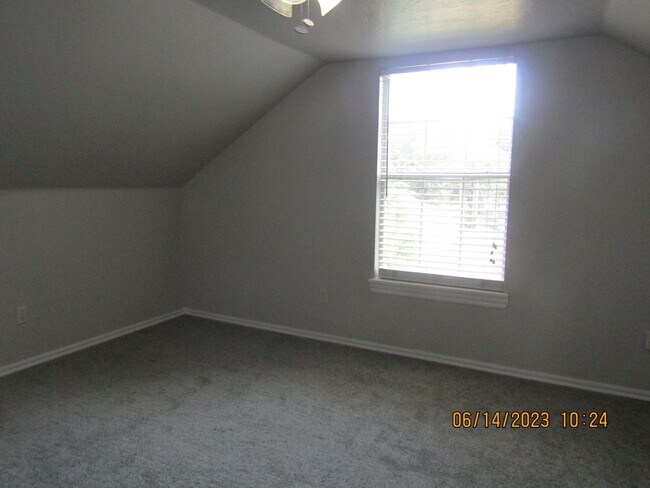 Building Photo - ALL ELECTRIC HOME!! PETS NEGOTIABLE WITH OWNER APPROVAL!!