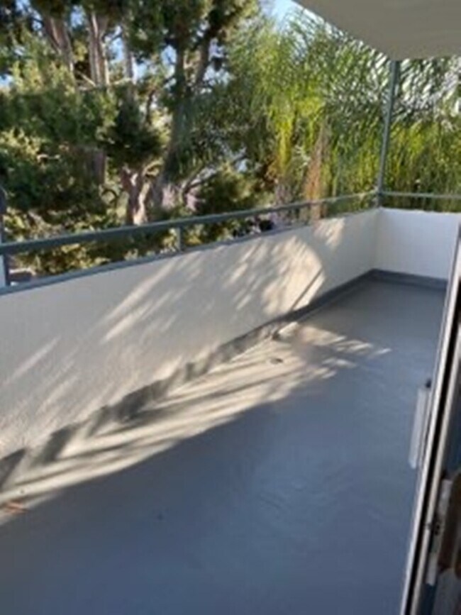 Building Photo - 454 S Oakhurst Dr