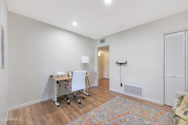 Building Photo - 2226 E Fairmount Ave