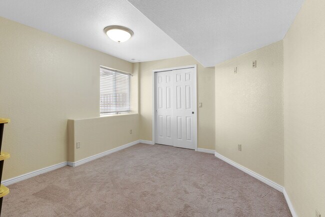 Building Photo - 6994 Ketchum Dr