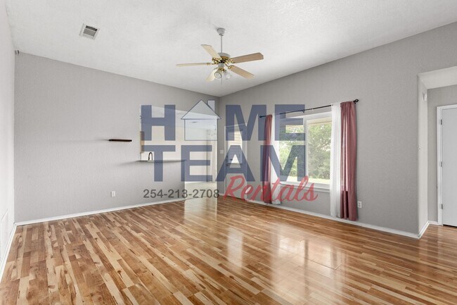 Building Photo - 2805 Larissa Dr