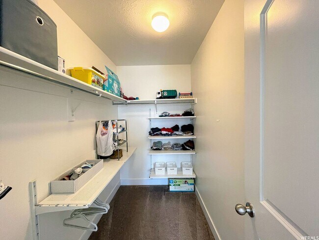 Building Photo - 616 W 4050 N