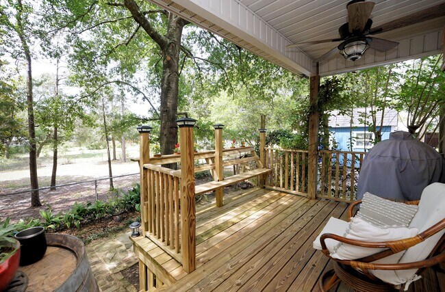 Building Photo - Charming Home in Poquito Bayou – A Nature ...