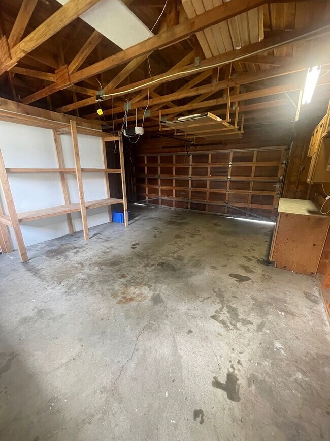 Building Photo - Amazing Freshly Updated Four Bedroom Two Bath Home In Amazing Lebanon Location!