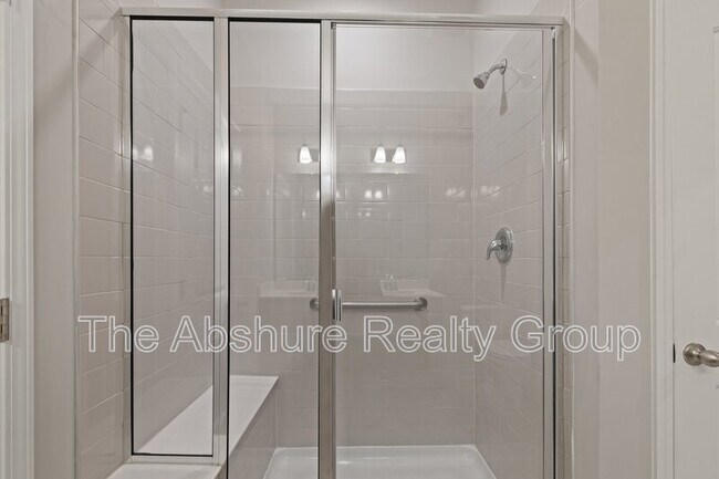 Building Photo - 138 Willow Grove Ln