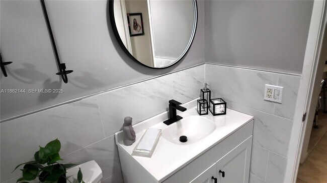 Building Photo - 5200 Washington St