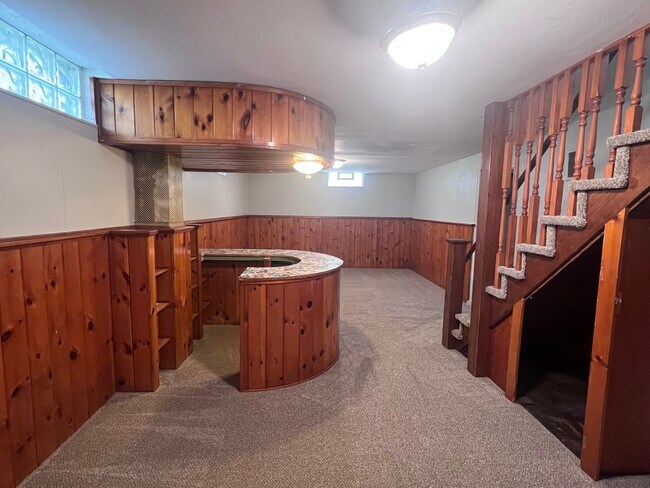 Building Photo - Adorable 2 Bedroom home with finished basement!