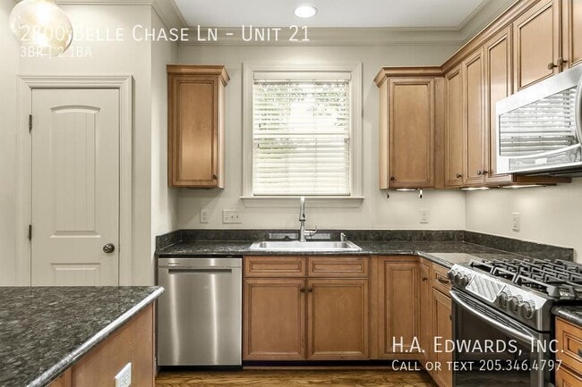 Building Photo - 2800 Belle Chase Ln