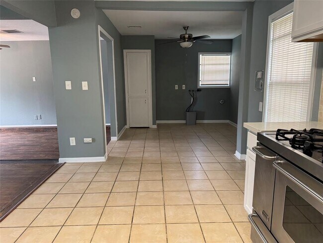 Building Photo - 3811 Florinda St