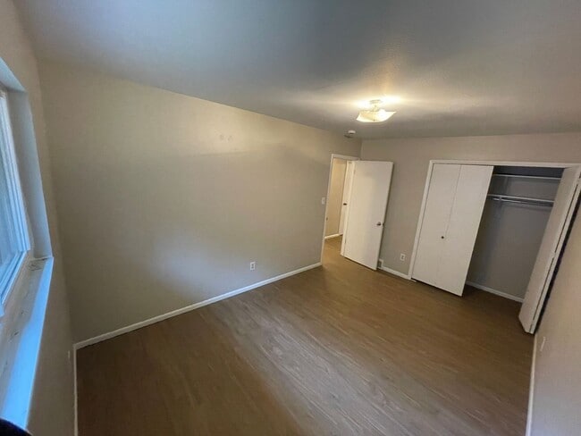 Building Photo - 2 Bed, 1 Bath Home with Brand New LVP Floo...