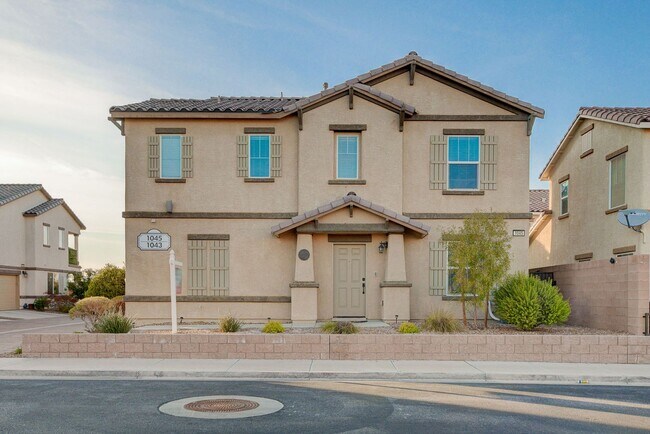 Building Photo - Stunning 3 Bed Home with Loft, Den & Upgraded Kitchen