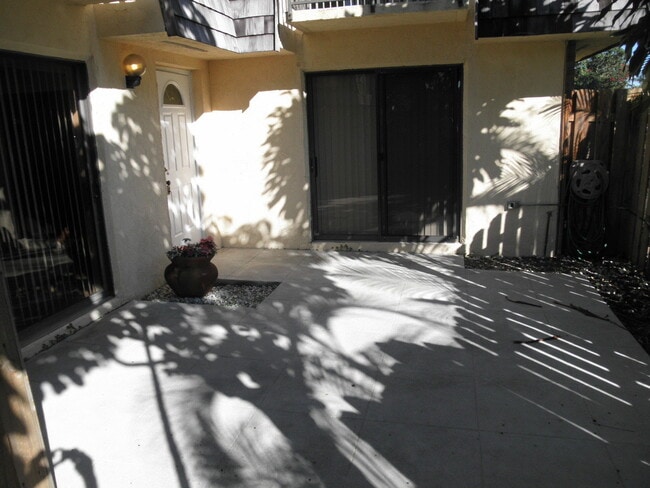 Building Photo - Woodlands Of Palm Springs