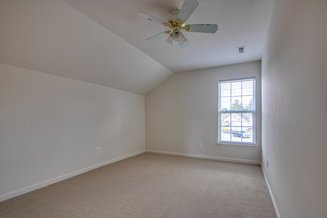 Building Photo - 30 Wanoma Cir