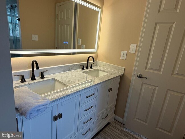 Building Photo - 8312 Wolftrap Rd