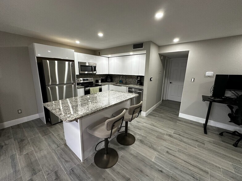 Building Photo - 2200 Howell Branch Rd