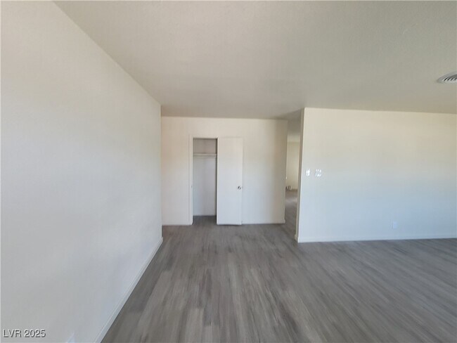 Building Photo - 3749 Ponderosa St