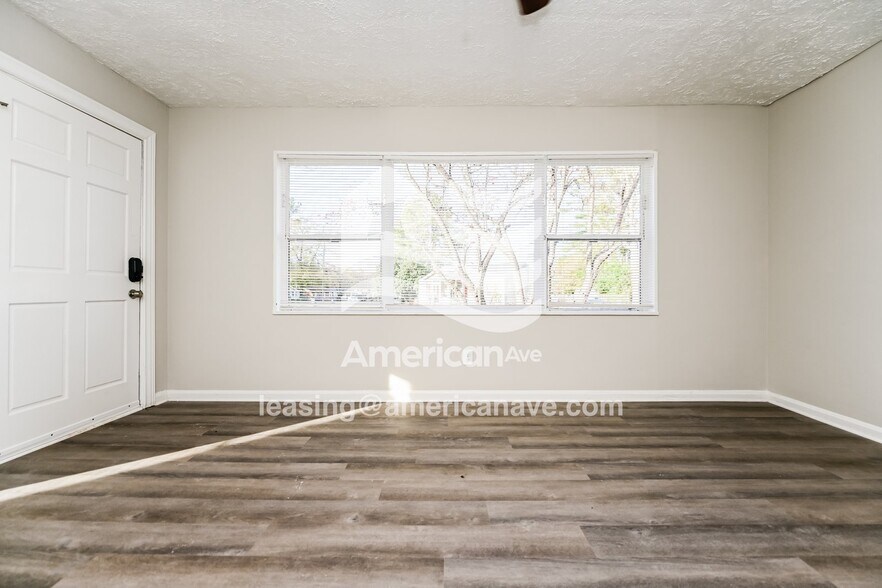 Building Photo - 119 Astor St