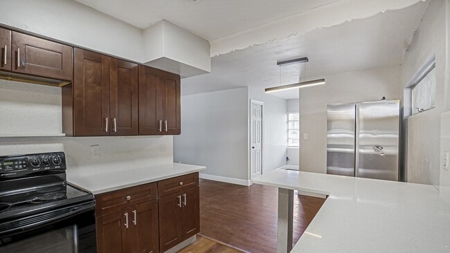 Building Photo - 5518 Riviera Dr