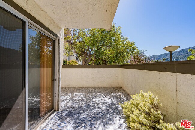 Building Photo - 17095 Palisades Cir