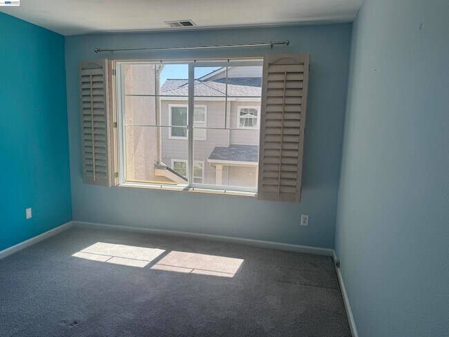 Building Photo - 3162 Golden Crest Common