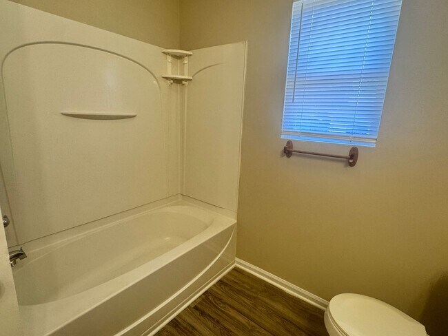 Building Photo - 3236 Ridgewood Pl Dr