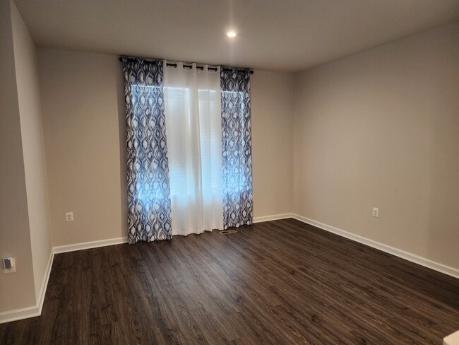 Building Photo - 183 Presidents Pointe Ave