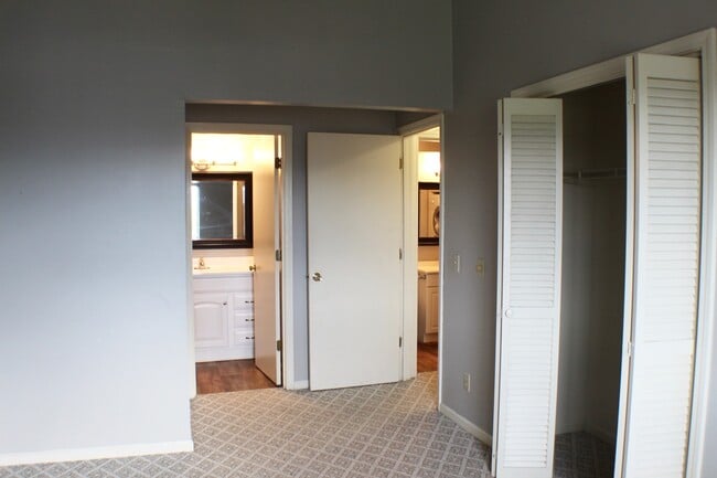 Building Photo - 1026-11 Blue Ridge Dr