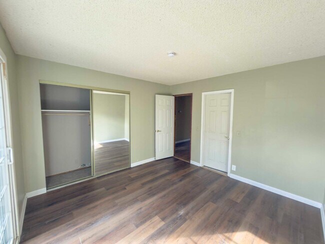 Building Photo - 26425 Lake Forest Dr