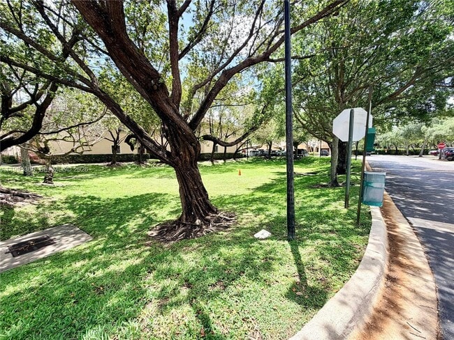 Building Photo - 5747 Isles Cir