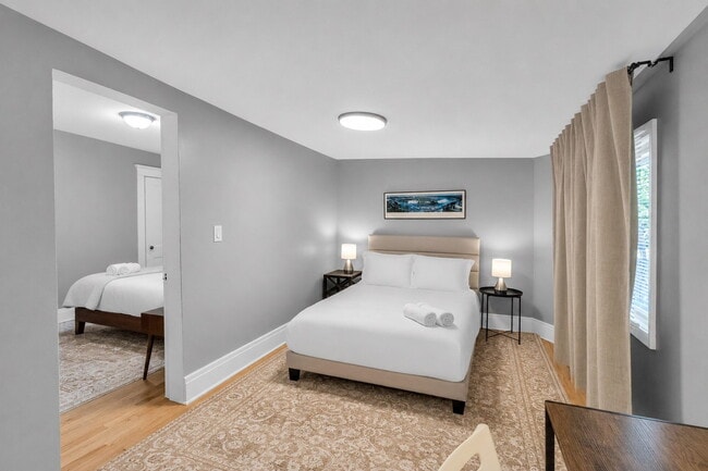 Building Photo - Furnished 4-Bedroom, 2-Bath Lower Unit in North Buffalo