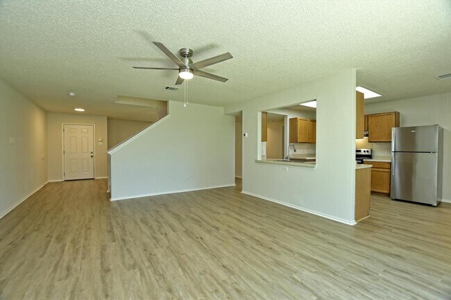 Building Photo - 1201 Pike Path