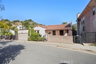 Building Photo - 3272 Craig Dr