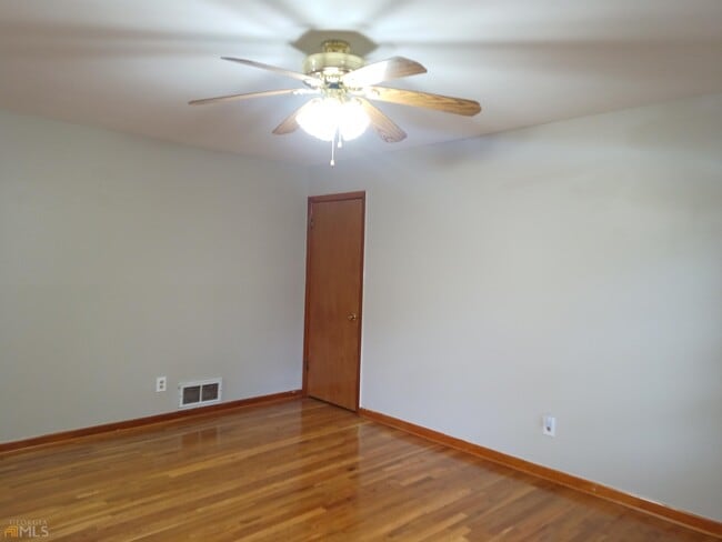 Building Photo - 1036 Skylark Dr