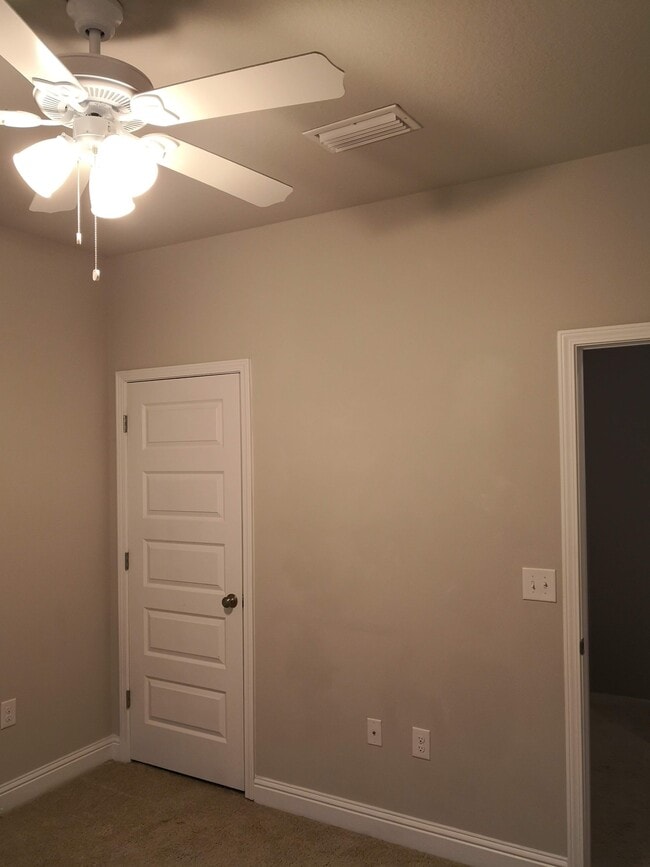 Building Photo - 6811 Spaniel Dr